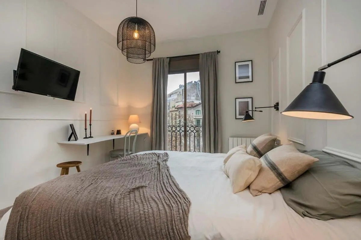Luxury 4-Bedrooms In Rambla De Catalunya contacts