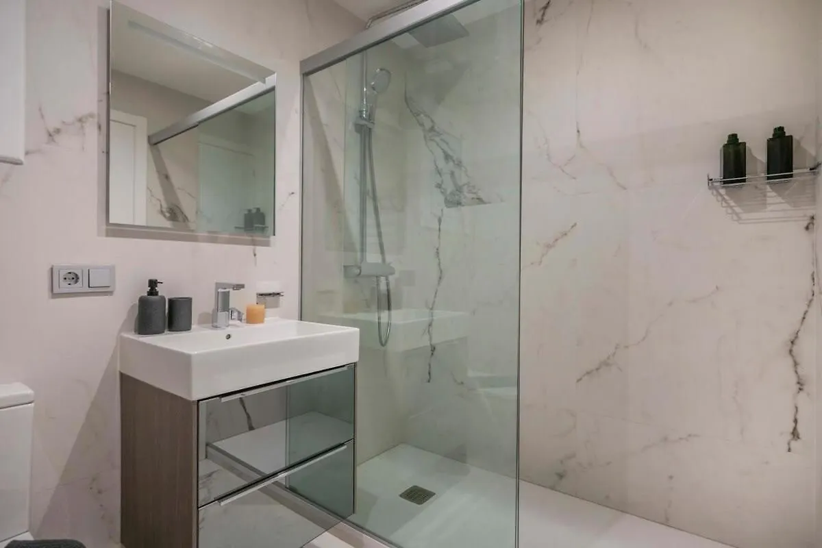 ברצלונה Luxury 4-Bedrooms In Rambla De Catalunya 0*,